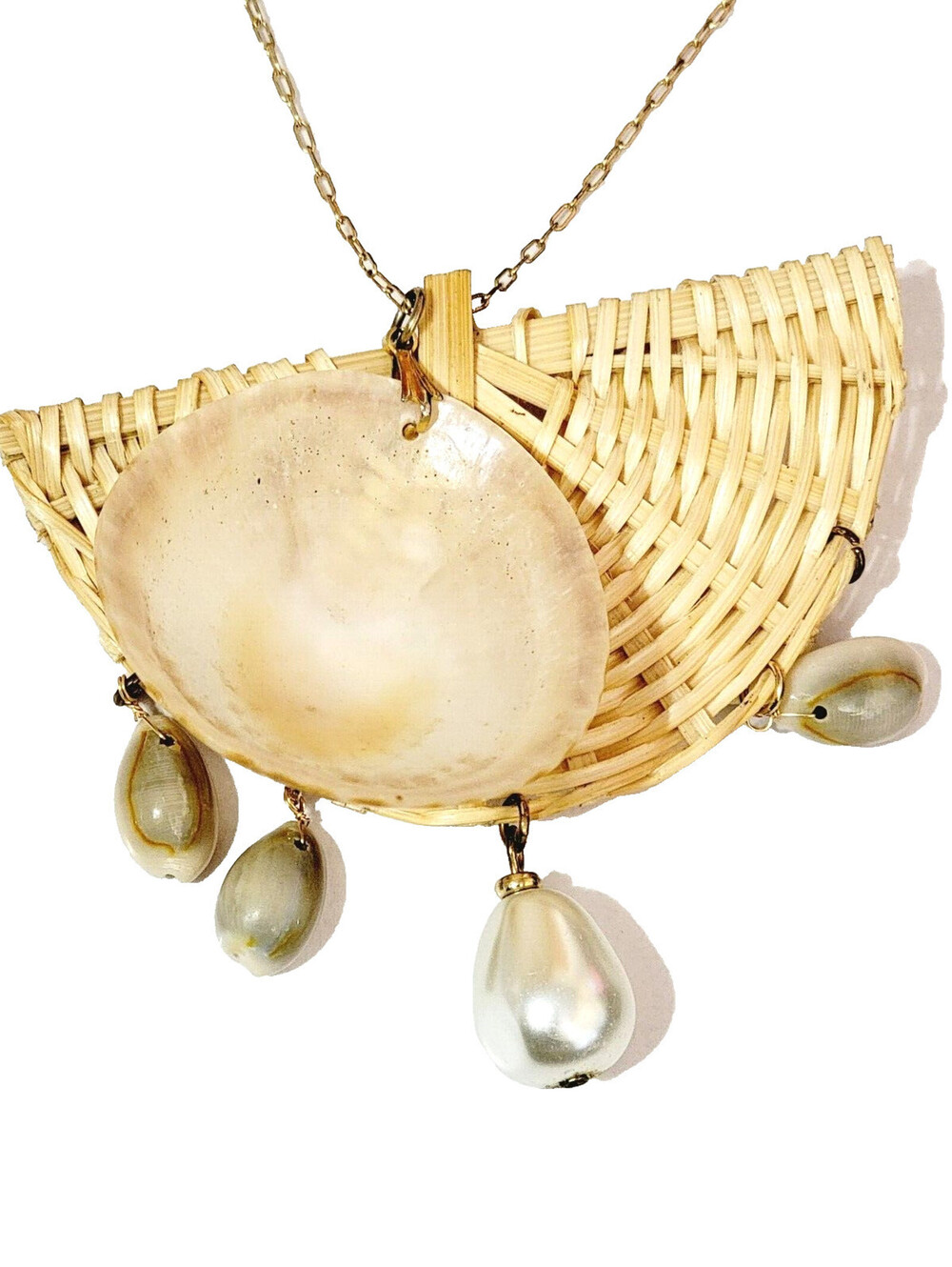 Unusual Shell Wicker Pendant Necklace 34” Long Gold-tone Chain Statement‎ CD